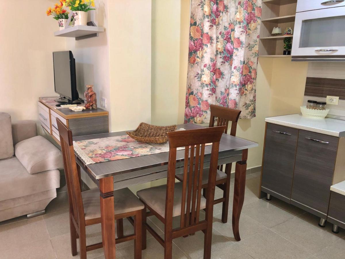 Melina Apartments Sarande Bagian luar foto