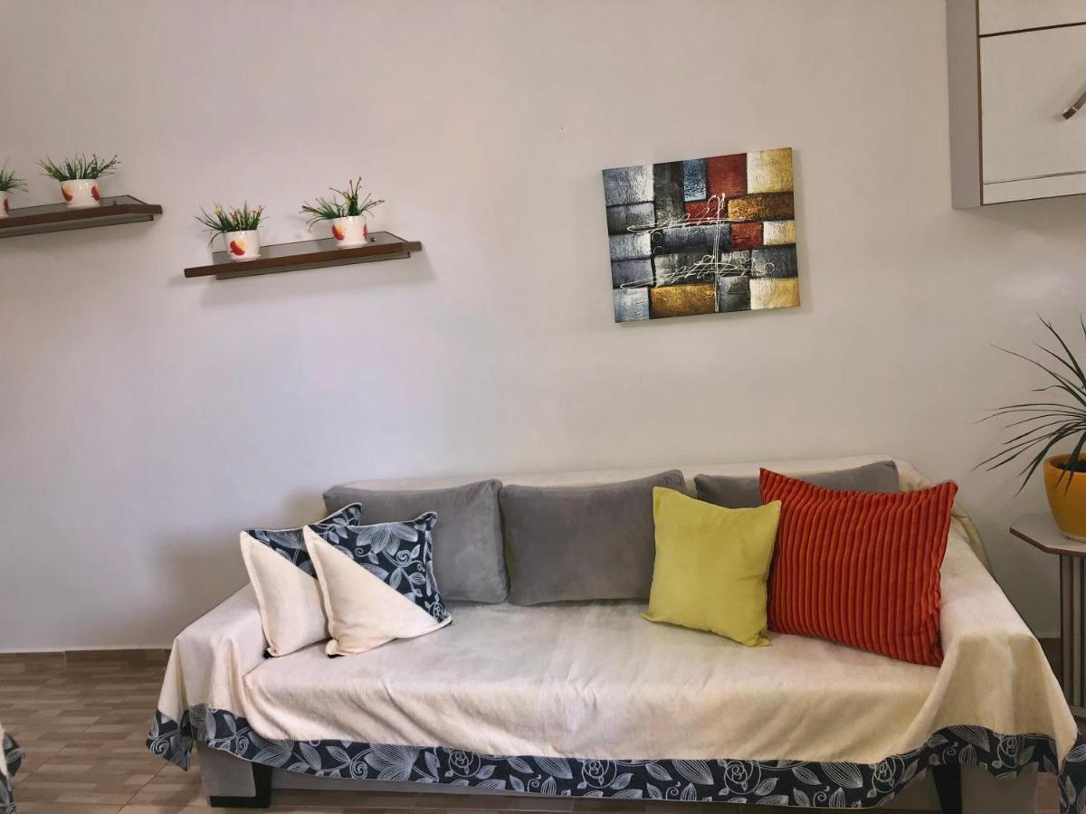 Melina Apartments Sarande Bagian luar foto