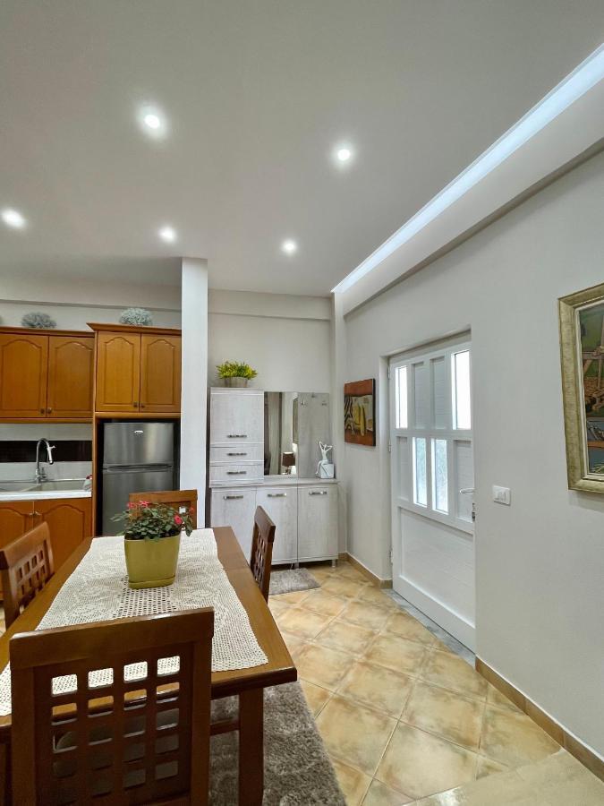 Melina Apartments Sarande Bagian luar foto