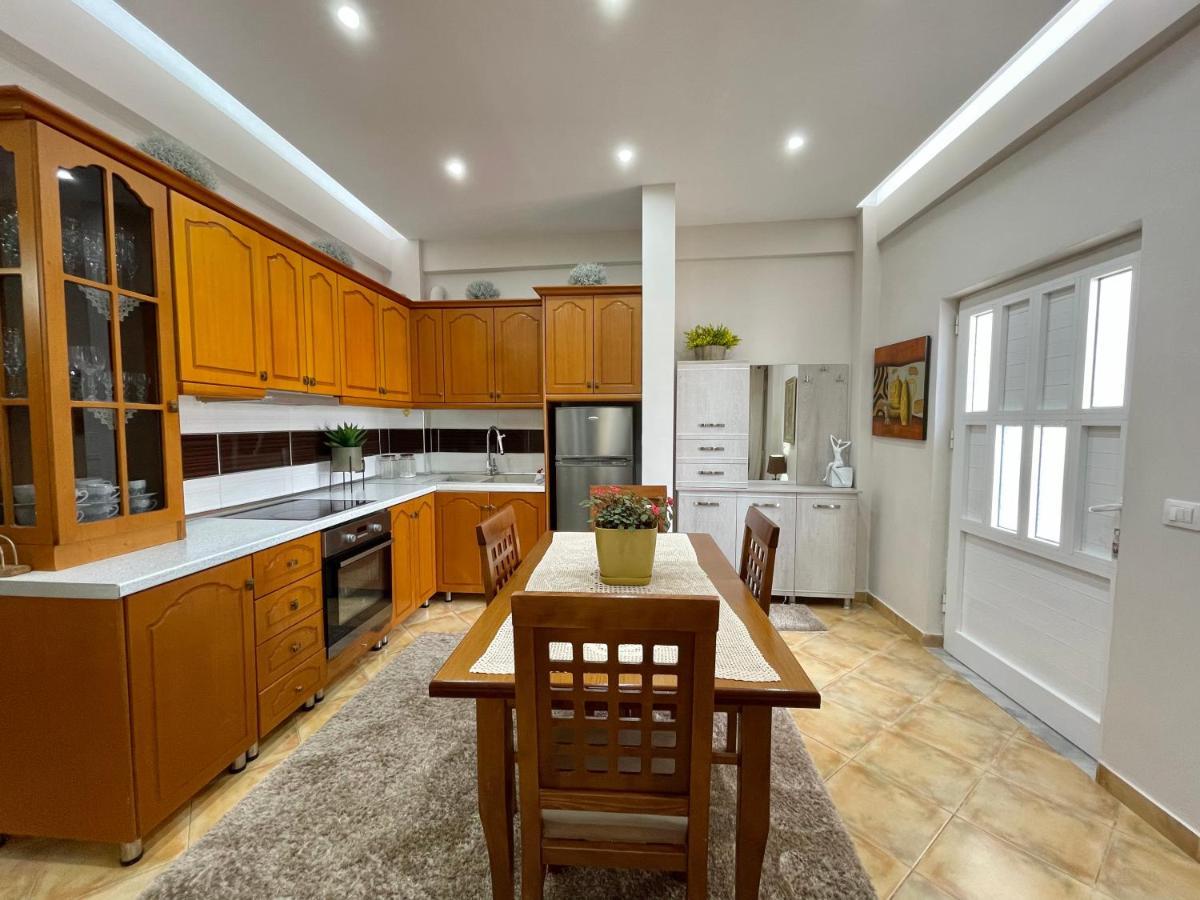 Melina Apartments Sarande Bagian luar foto