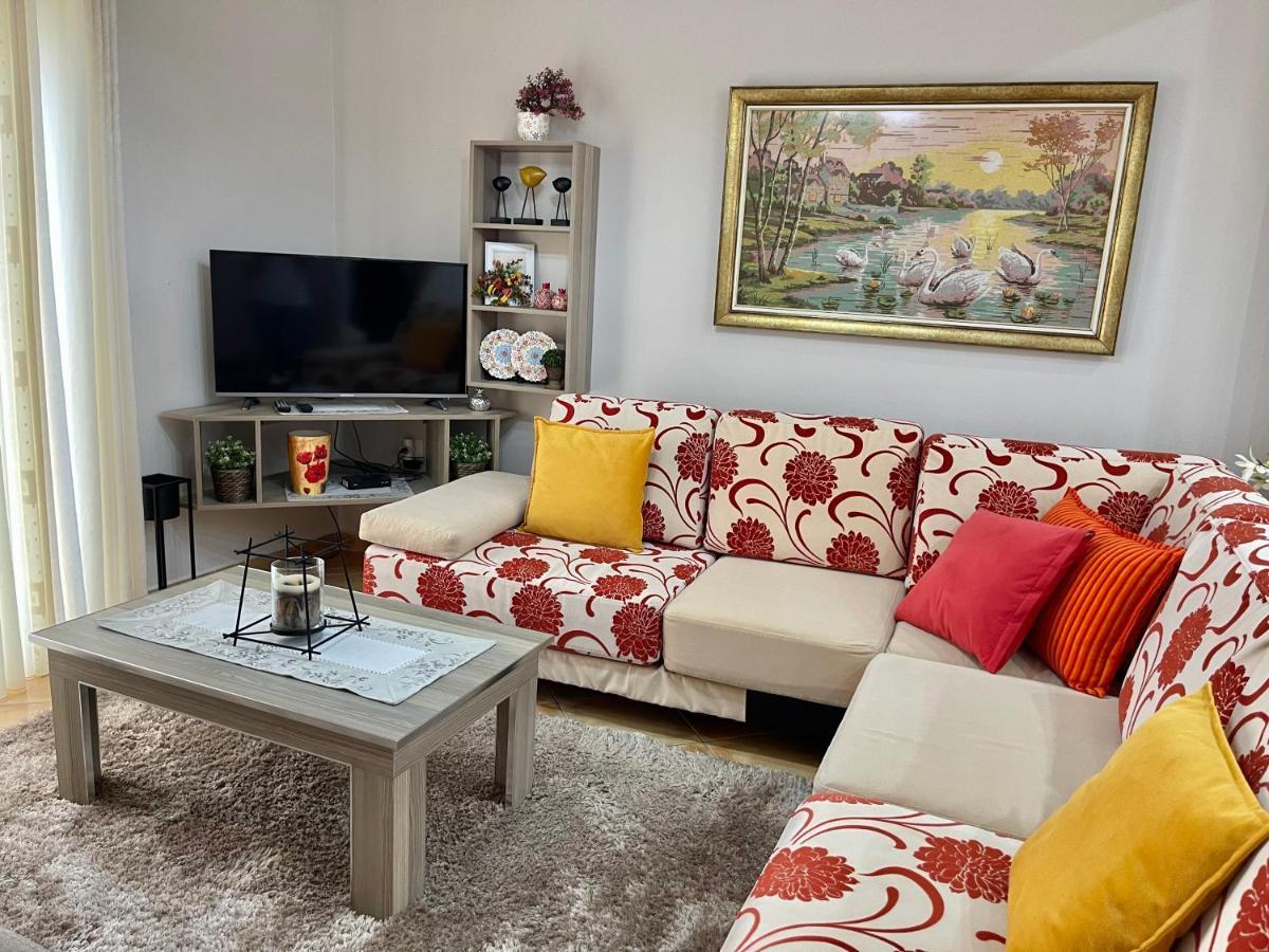 Melina Apartments Sarande Bagian luar foto