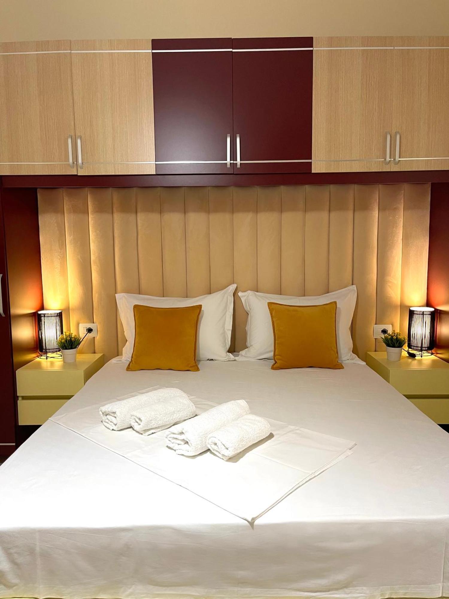 Melina Apartments Sarande Bagian luar foto