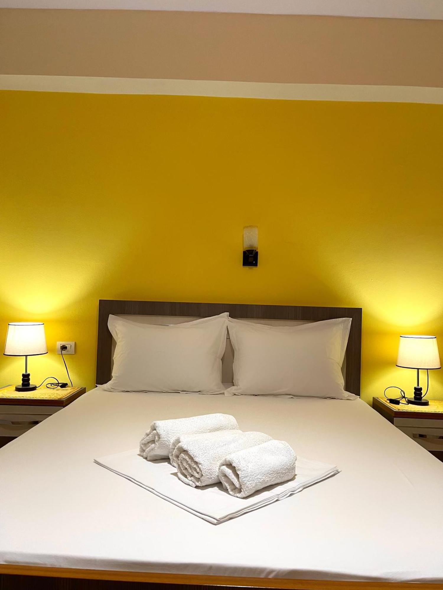 Melina Apartments Sarande Bagian luar foto