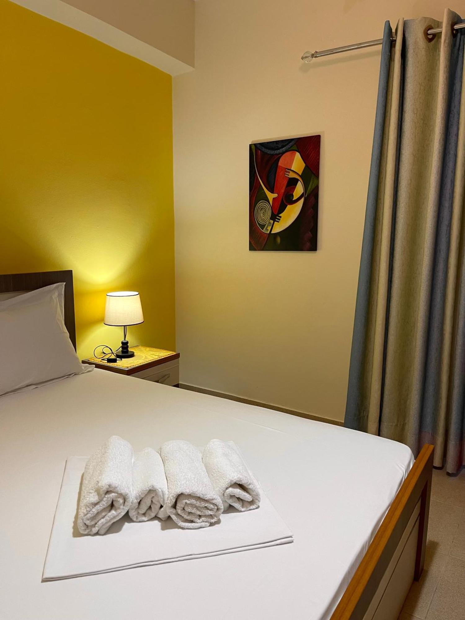Melina Apartments Sarande Bagian luar foto