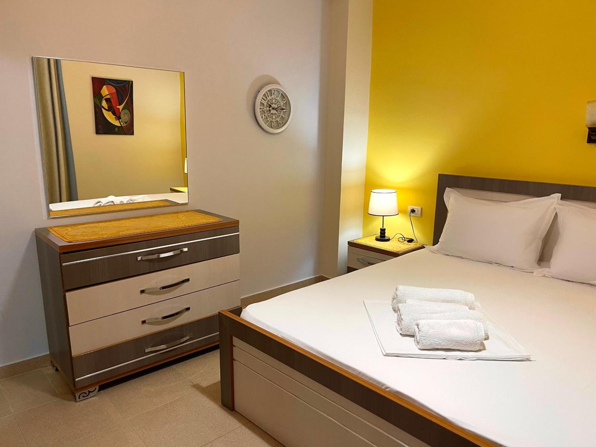 Melina Apartments Sarande Bagian luar foto