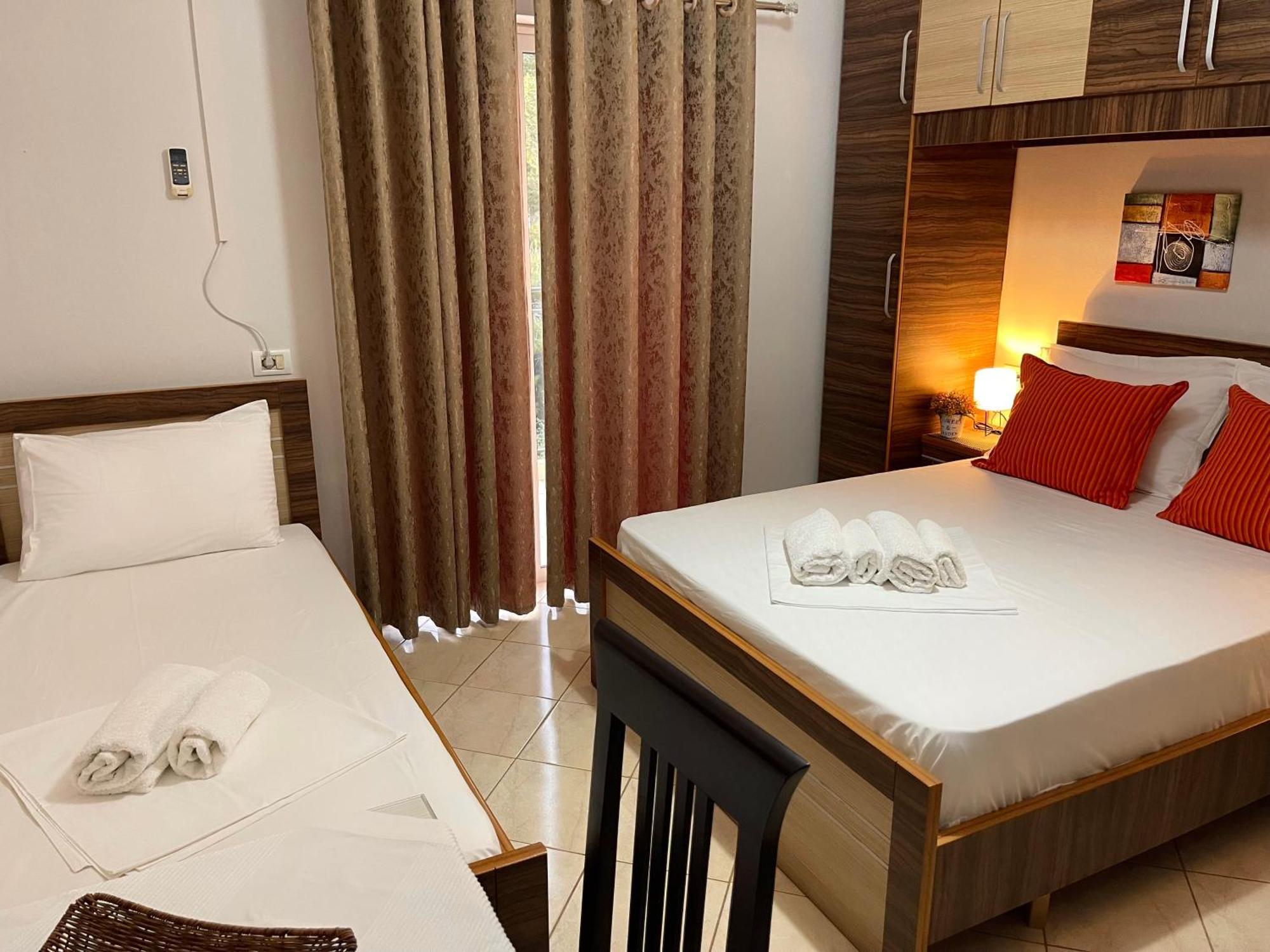 Melina Apartments Sarande Bagian luar foto