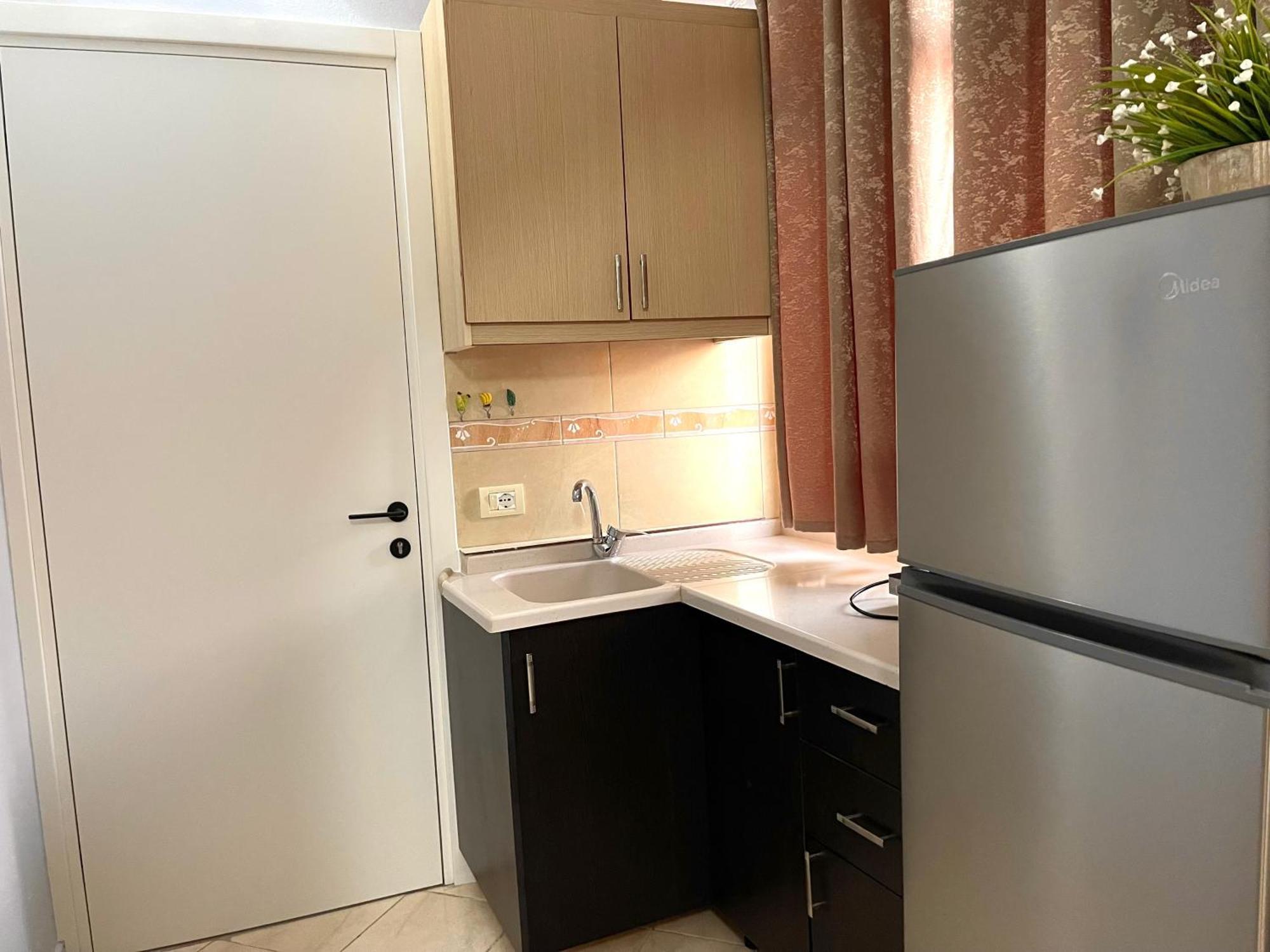 Melina Apartments Sarande Bagian luar foto
