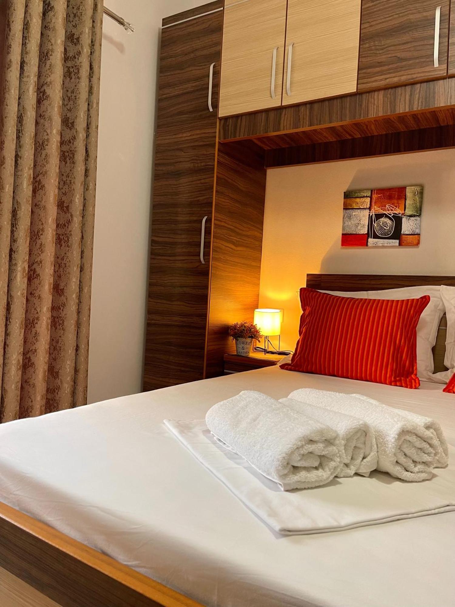 Melina Apartments Sarande Bagian luar foto