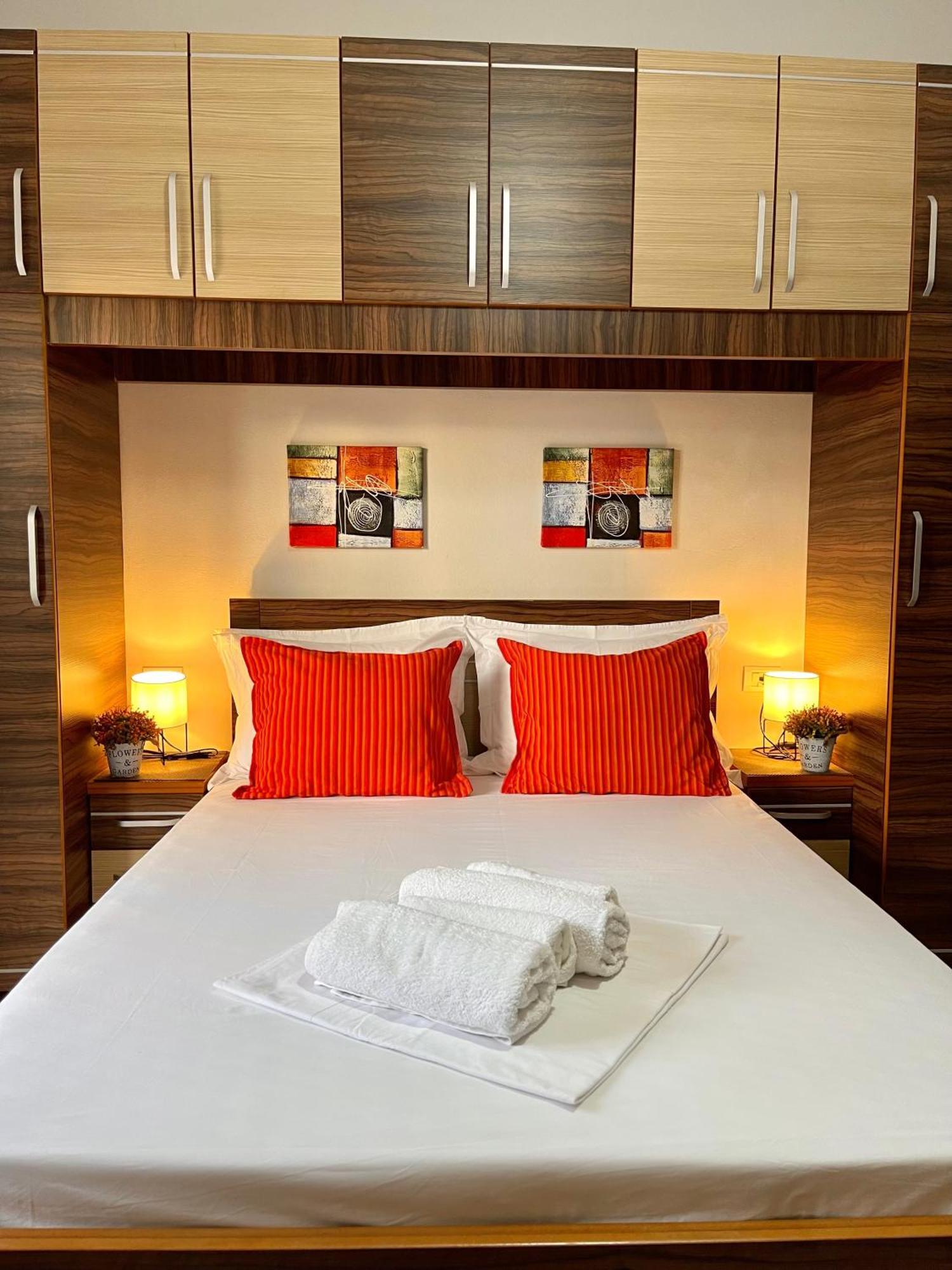Melina Apartments Sarande Bagian luar foto