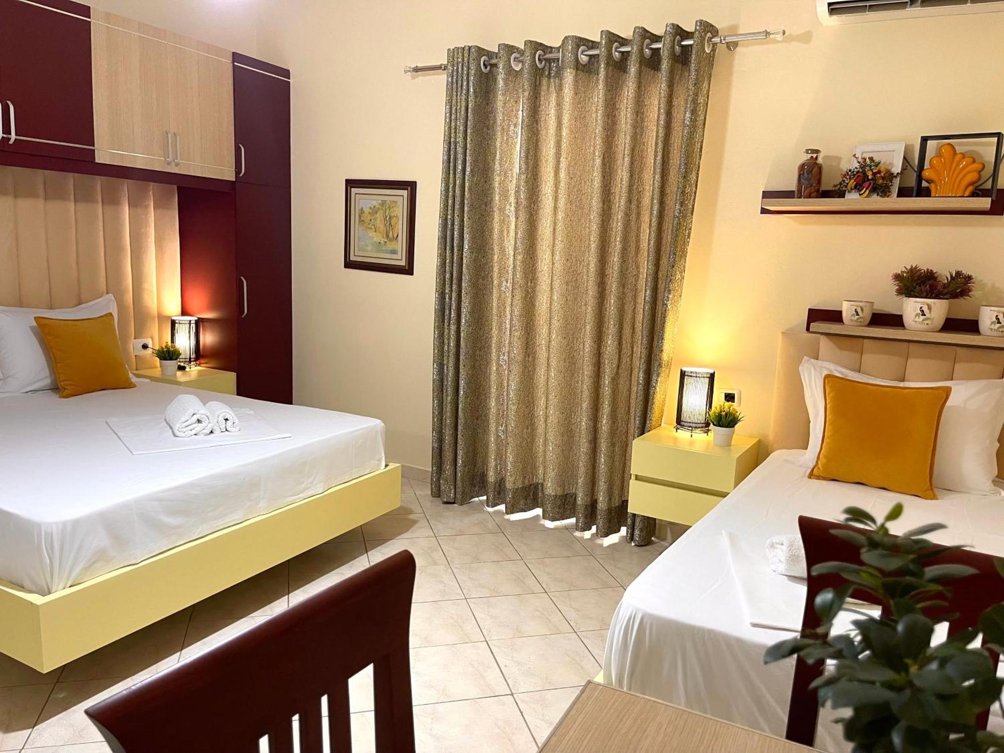 Melina Apartments Sarande Bagian luar foto