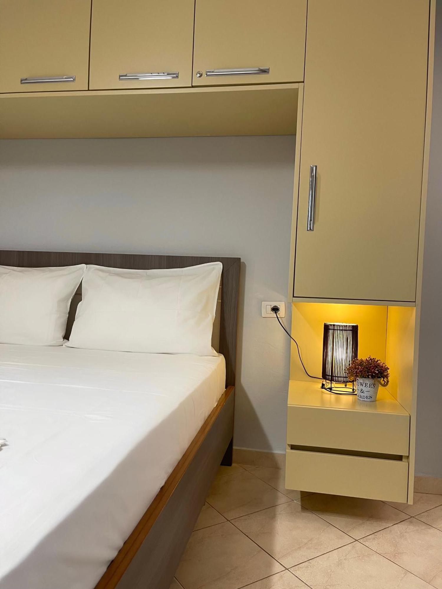 Melina Apartments Sarande Bagian luar foto