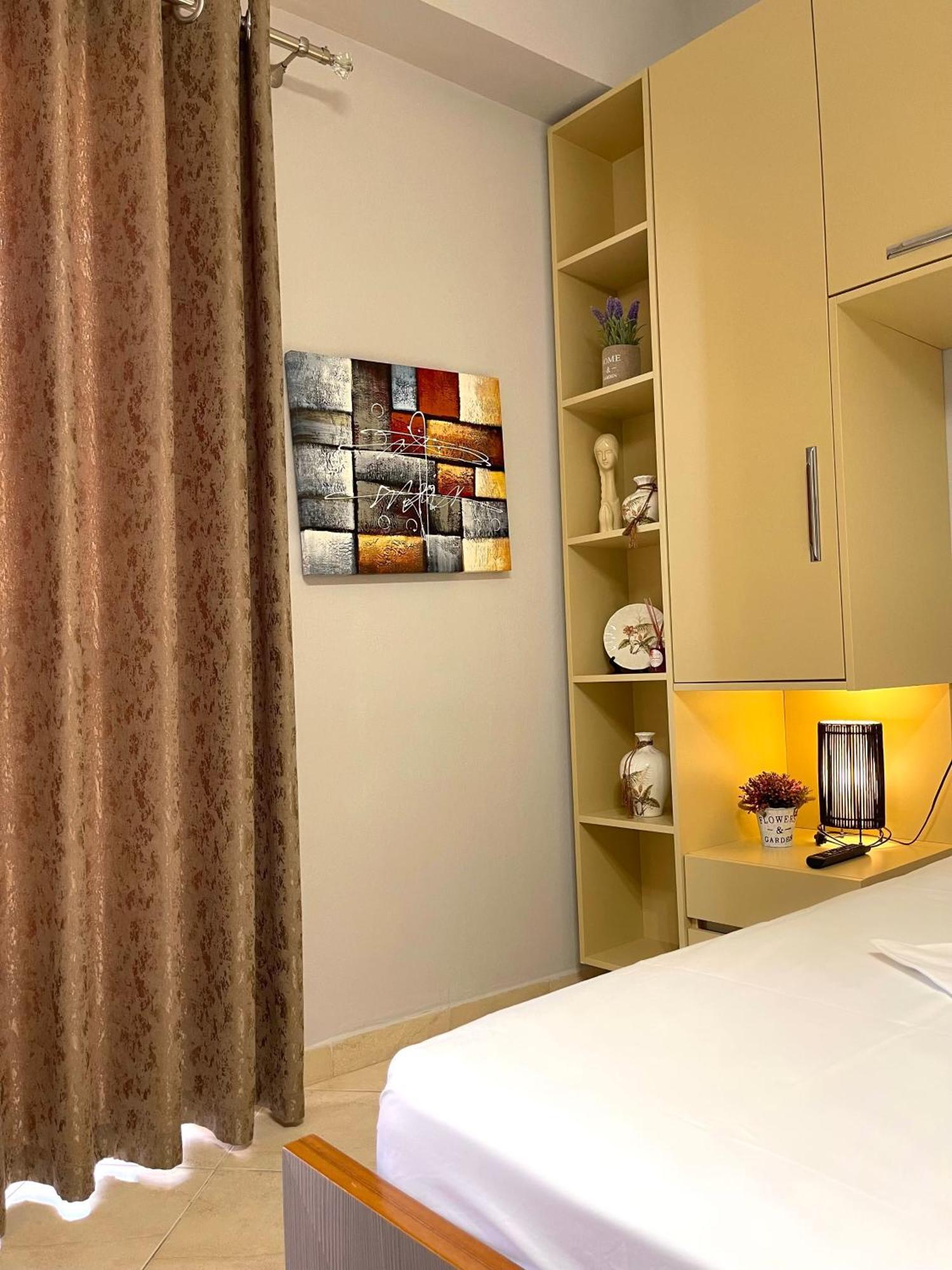 Melina Apartments Sarande Bagian luar foto