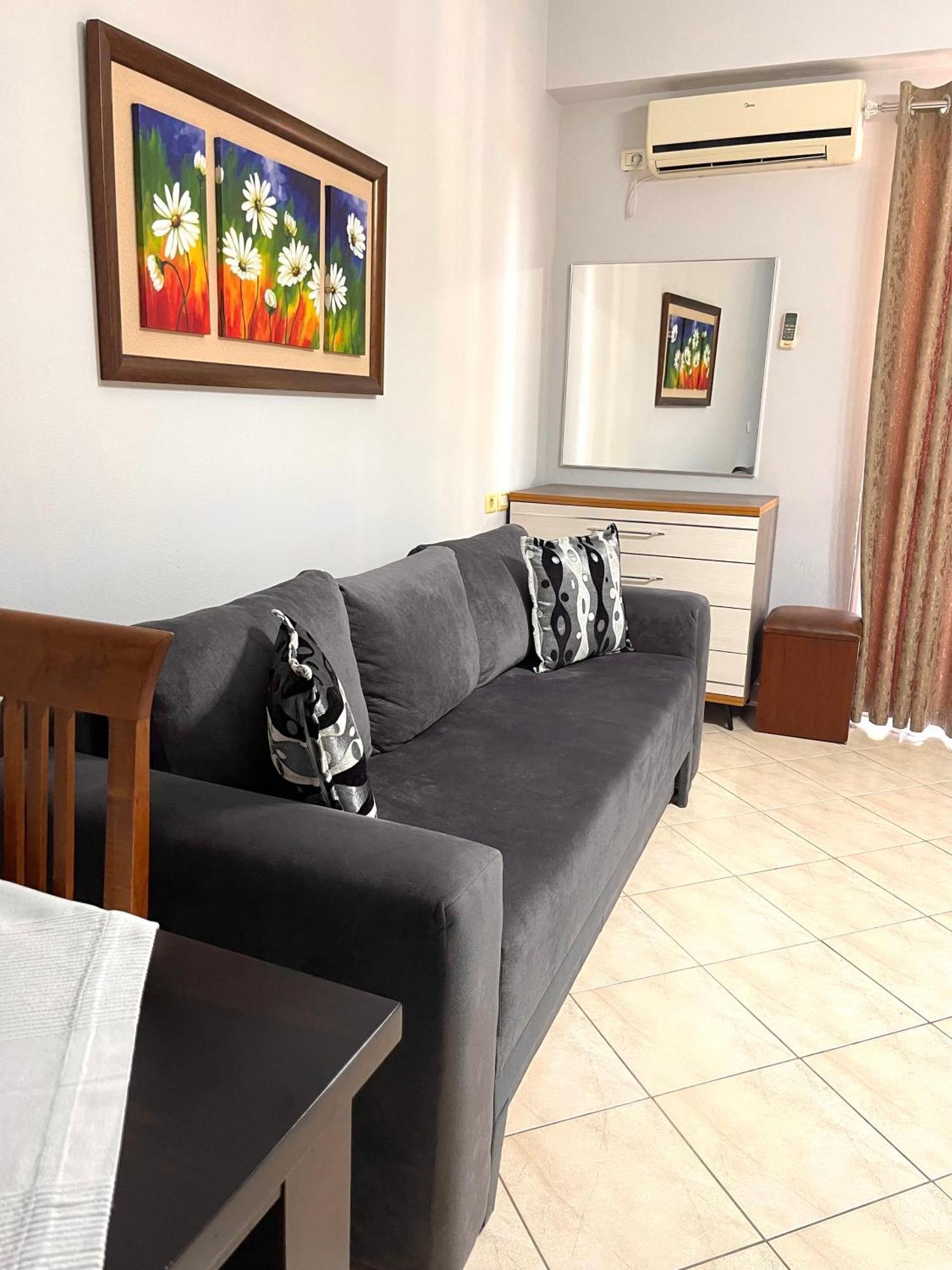 Melina Apartments Sarande Bagian luar foto